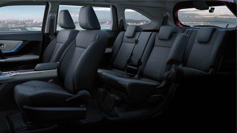 Toyota Veloz_7-seats-with-multi-fold-configurations.width-800.jpg