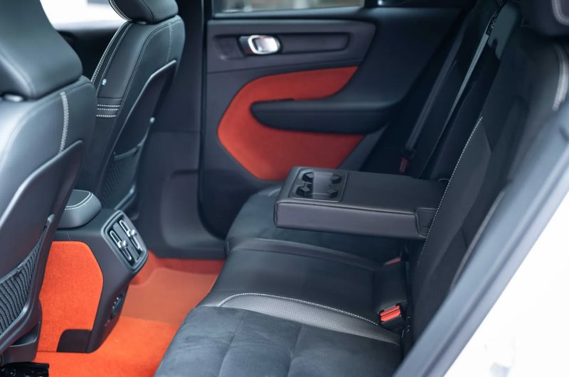 VOLVO XC40 B5 Photo12.jpg