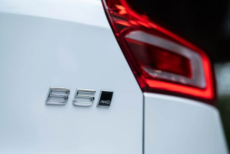 VOLVO XC40 B5 Photo 7.jpg