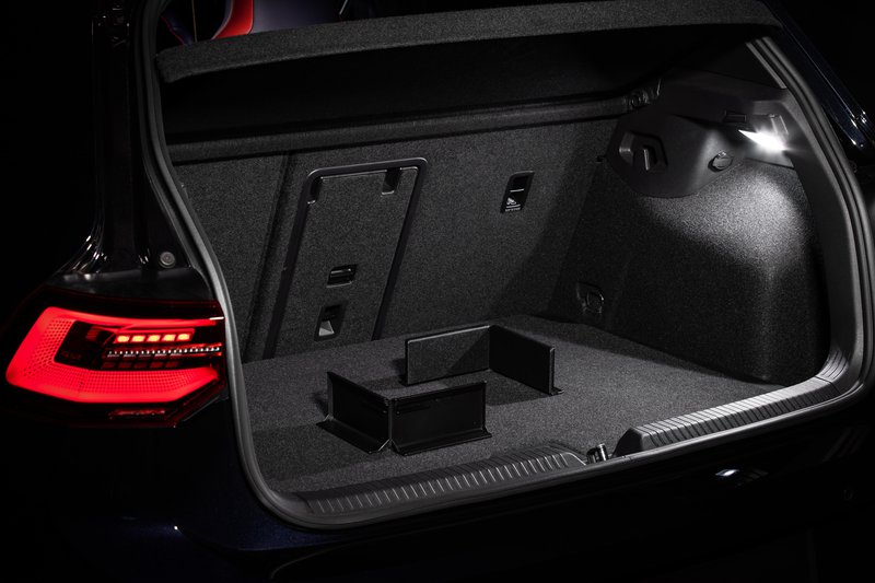 VW_Golf_GTI_Black_Edition_Cargo_Elements.jpg