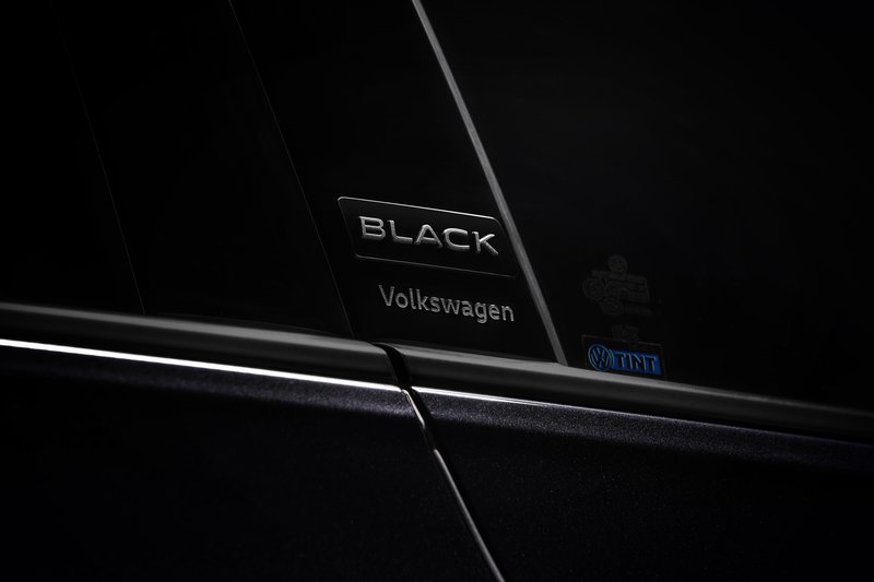 VW_Golf_GTI_Black_Edition_Emblem.jpg