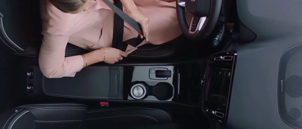 Volvo-XC40-Recharge04.jpg