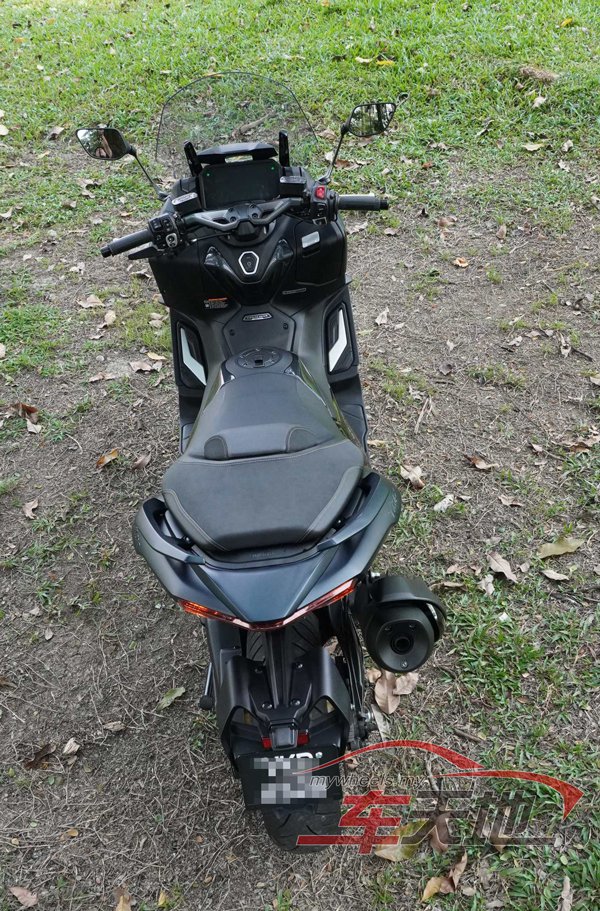 YAMAHA-TMAX-560-TECHMAX_FE230622lckX004.jpg