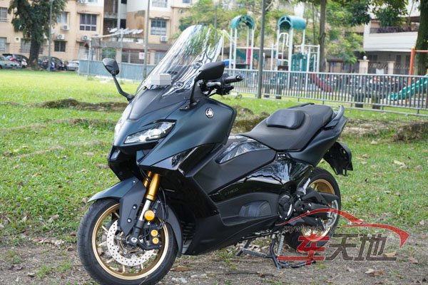 YAMAHA-TMAX-560-TECHMAX_FE230622lckX014.jpg