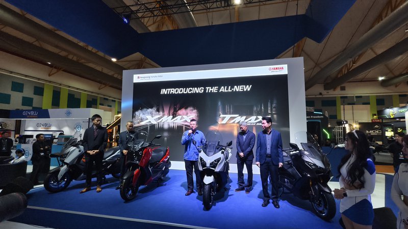 ▲HongLeong Yamaha以“Blu Multiverse”概念展台亮相,推出XMAX 2025与旗舰TMAX Tech Max 2025。