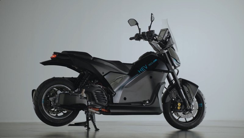 ▲Yamaha 展示车型疑似基于 XMAX 改装。