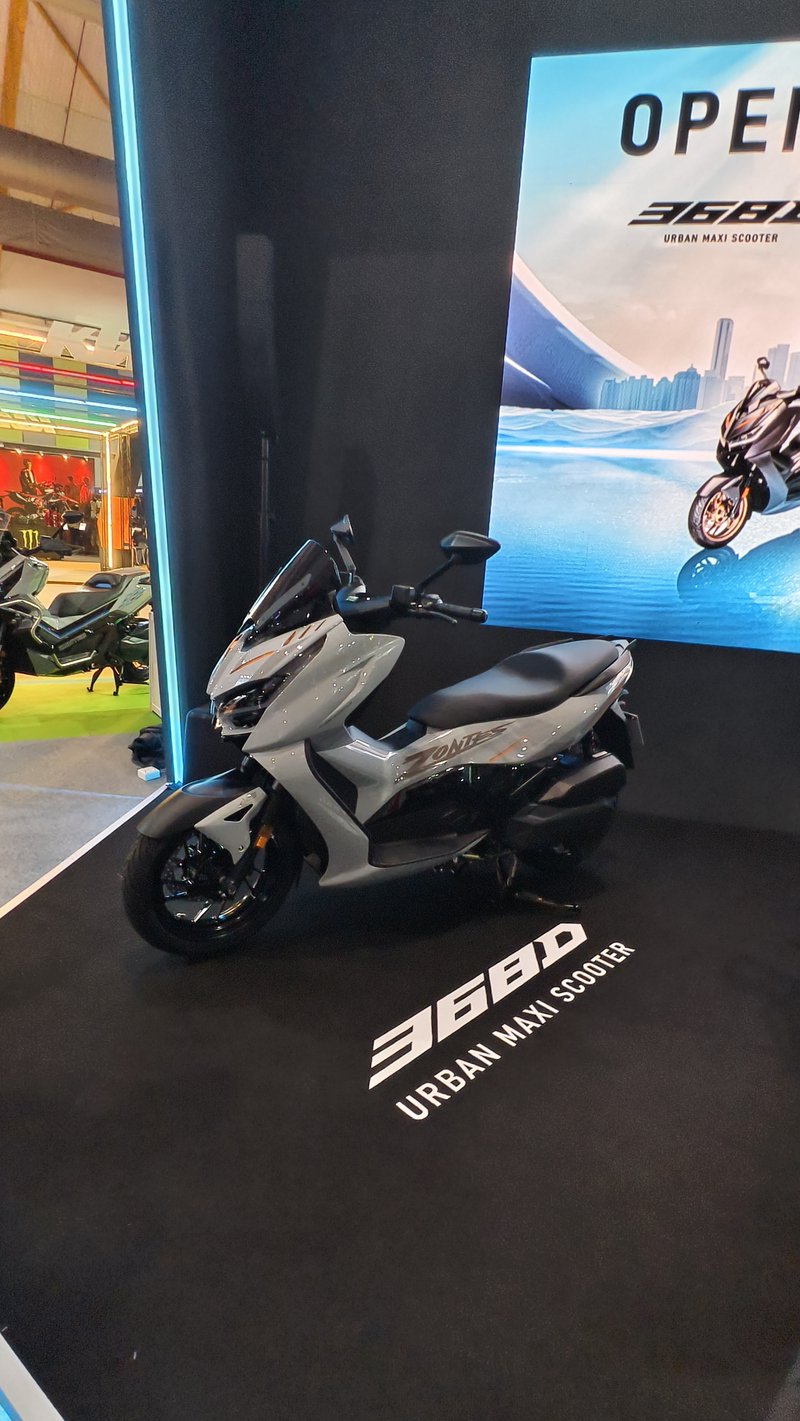 ▲Zontes 368D175kg超轻量都市Scooter,搭载368cc水冷引擎,配备双通道ABS、TCS及6.75寸TFT屏幕,主打城市敏捷性。