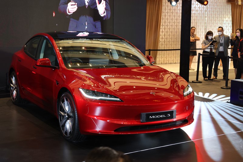 ▲Model 3共有5个车色，图为Ultra Red烤漆。